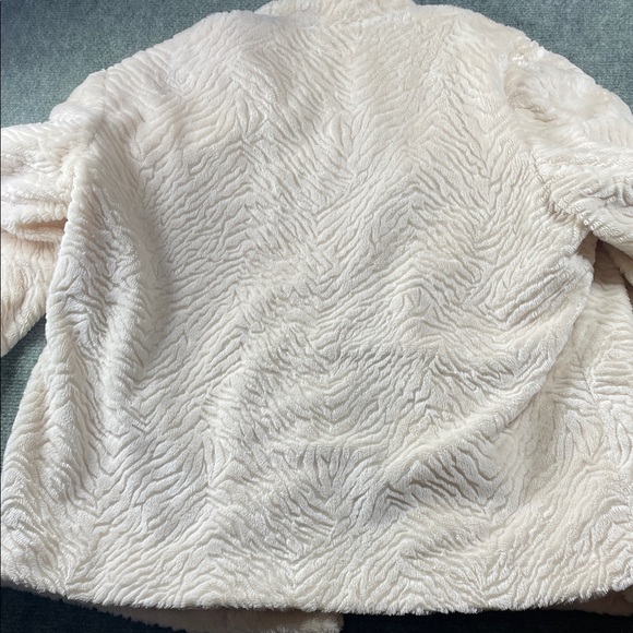 Laura Ashley Cream Faux-Fur Teddy Jacket with Decorative Brooch - Picture 9 of 11